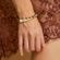 35895-pulseira-bracelete-sete-perolas-banho-ouro-18k-rosa-valverde-semijoias -3-